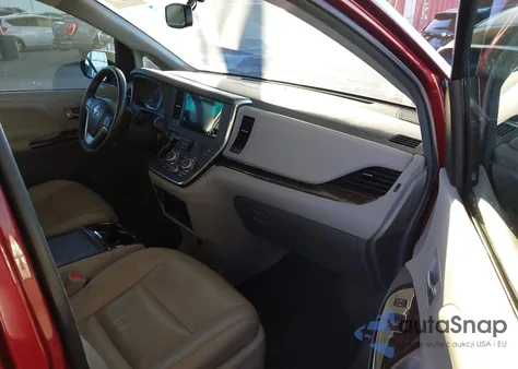 2017 Toyota Sienna Xle 8 Passenger z USA, uszkodzony, nr VIN 5TDYZ3DC9HS895124